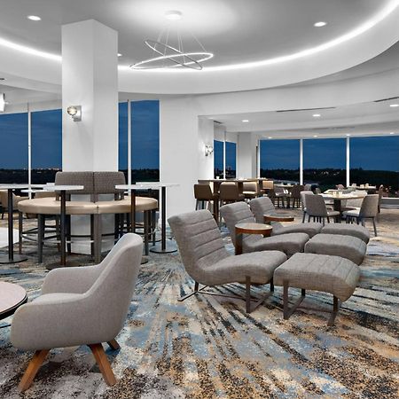 Отель Courtyard By Marriott Edmonton Downtown Экстерьер фото