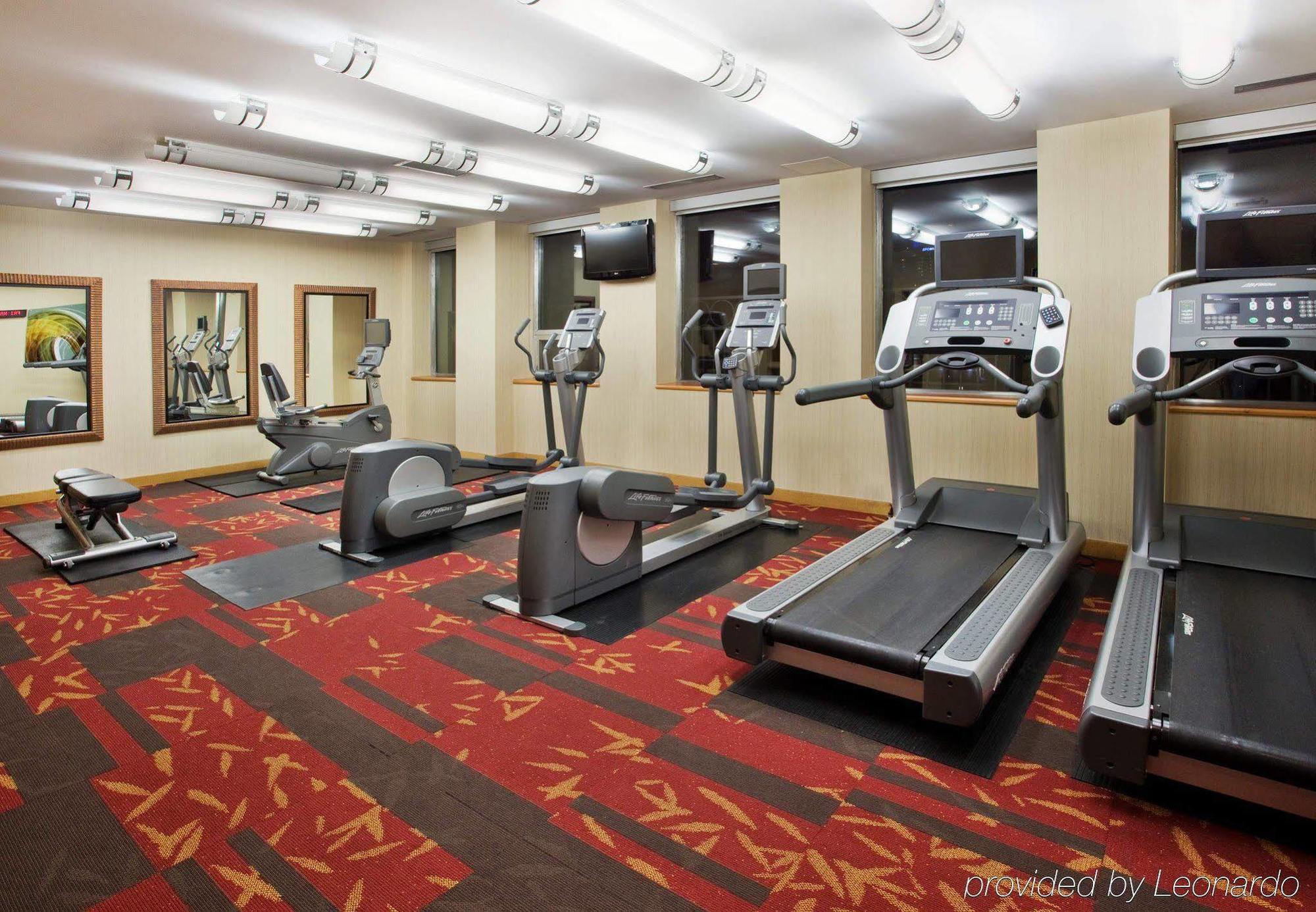 Отель Courtyard By Marriott Edmonton Downtown Экстерьер фото