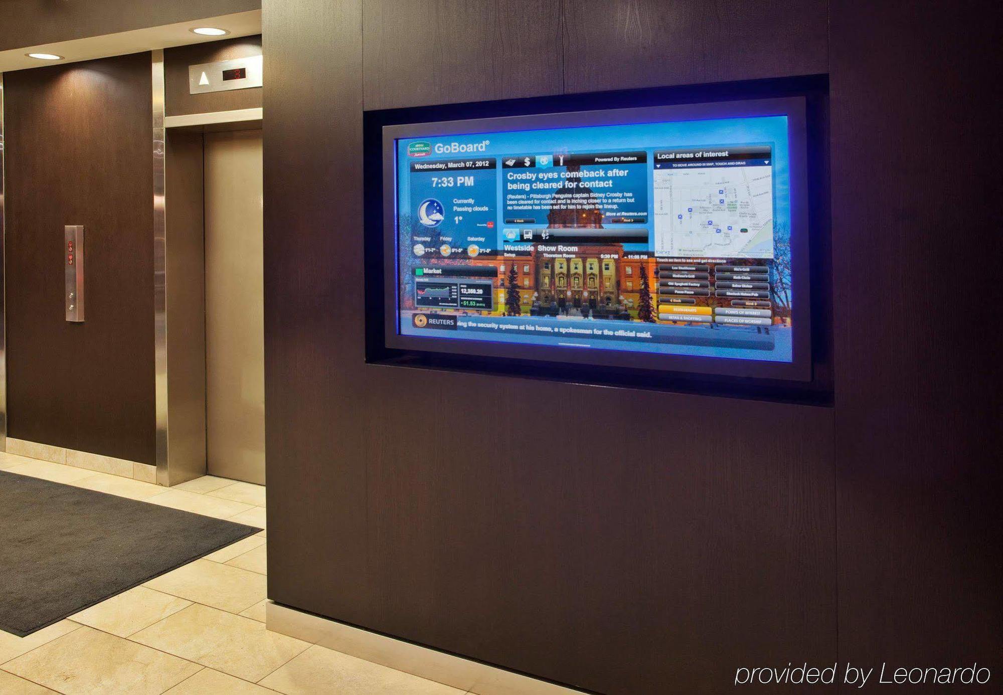 Отель Courtyard By Marriott Edmonton Downtown Экстерьер фото
