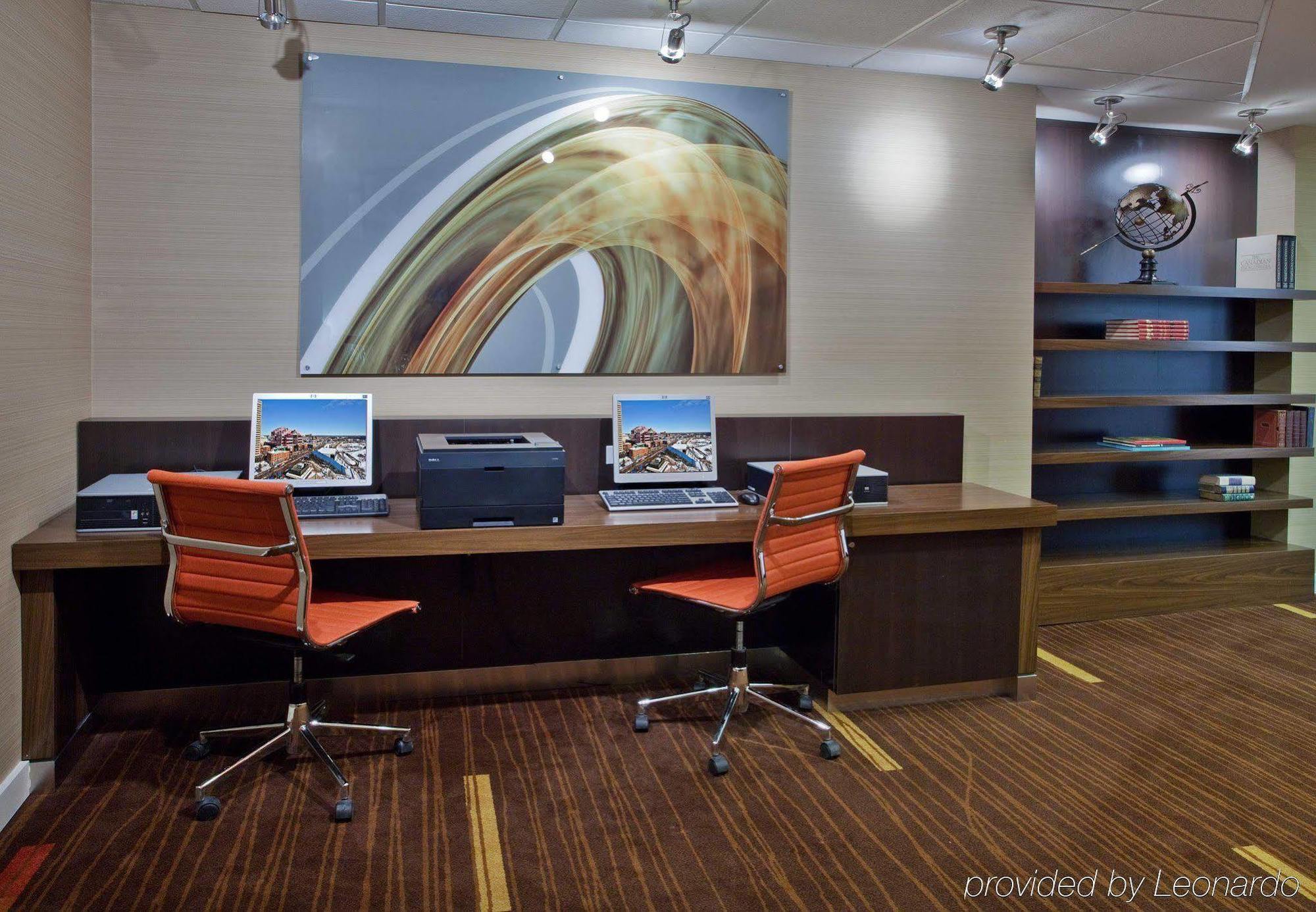Отель Courtyard By Marriott Edmonton Downtown Экстерьер фото
