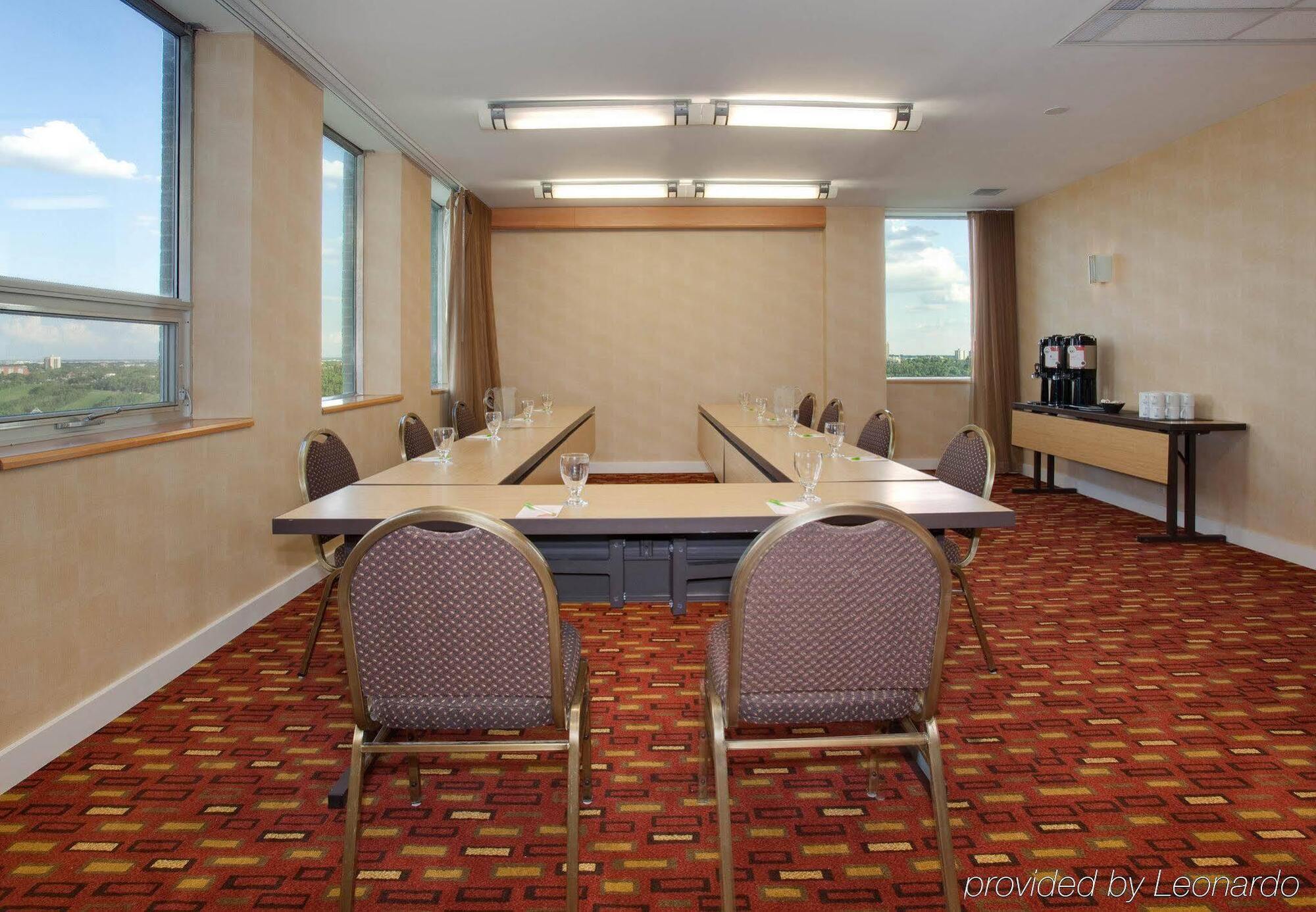 Отель Courtyard By Marriott Edmonton Downtown Экстерьер фото